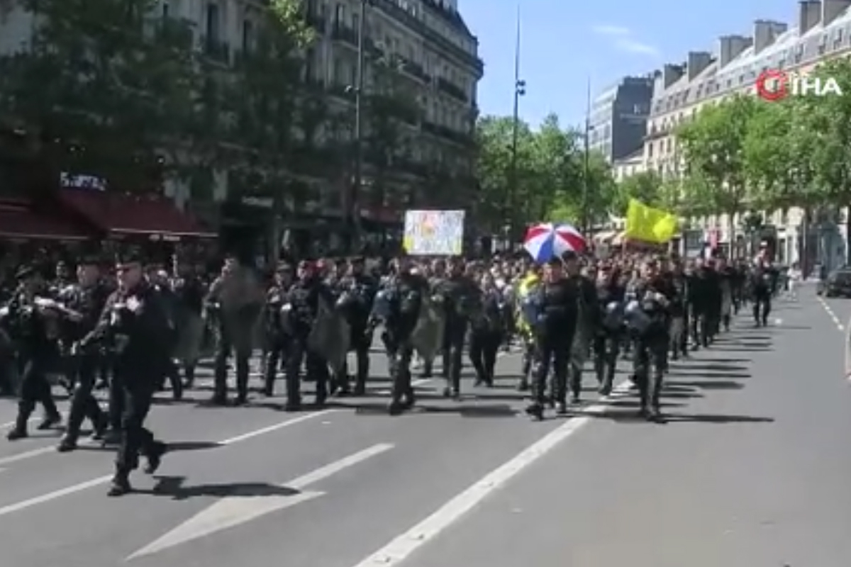 Fransa'da Macron karşıtı protesto