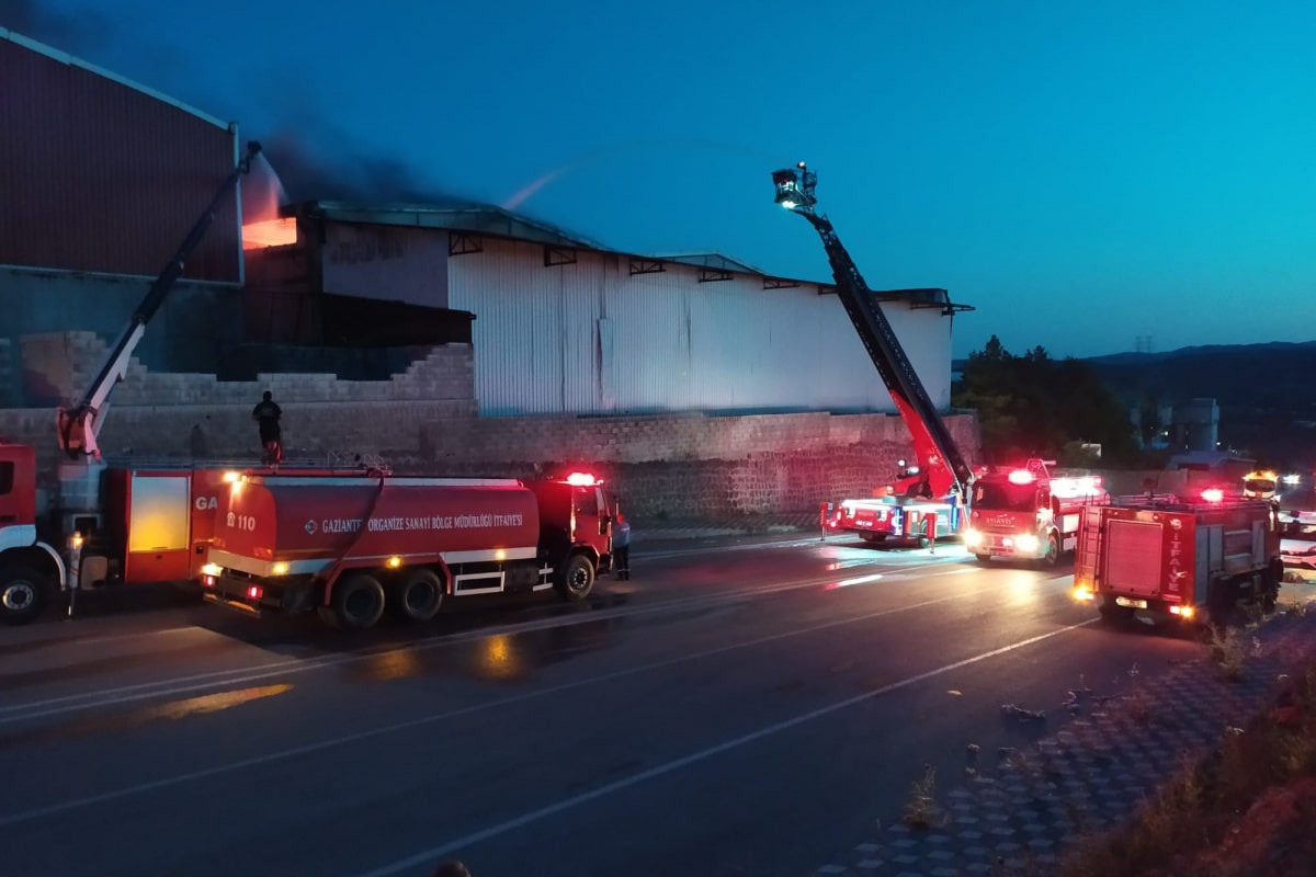 Gaziantep'te halı fabrikasında korkutan yangın