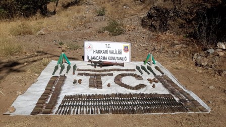 Hakkari kırsalındaki sığınakta mühimmat ele geçirildi