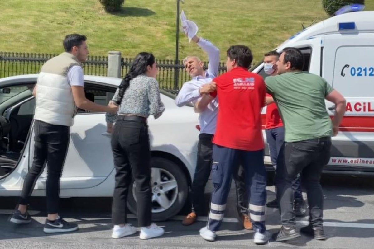 Hasta taşıyan ambulans otomobille çarpıştı