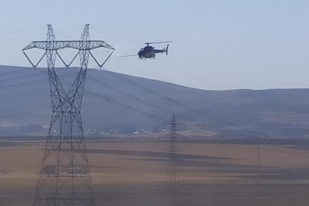 Helikopterin yüksek gerilim hattına takıldığı ihbarı ekipleri alarma geçirdi