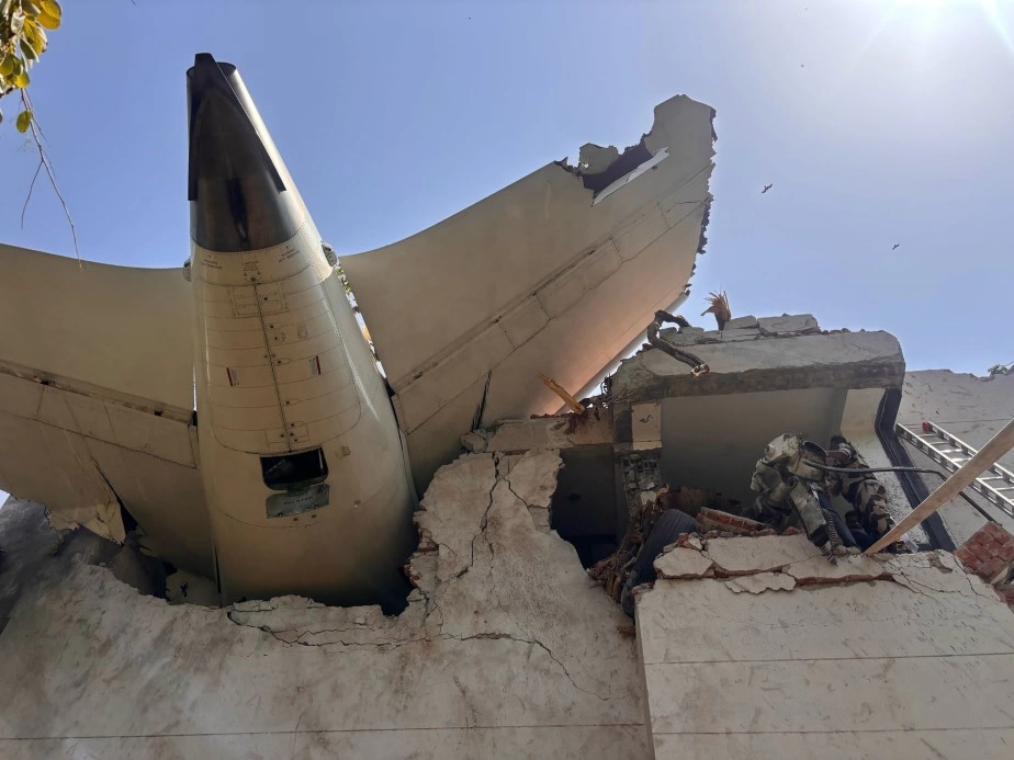 Hindistan'daki uçak kazasında 204 kişi hayatını kaybetti, 1 yolcu sağ çıkarıldı