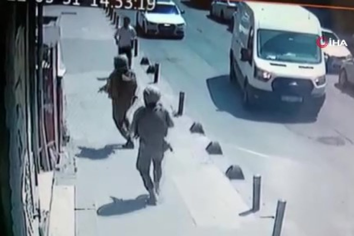 İstanbul'da filmleri aratmayan operasyon: Kuyumcu aracından 9 kilo altın yağmalayanlar Küçükçekmece'de yakalandı