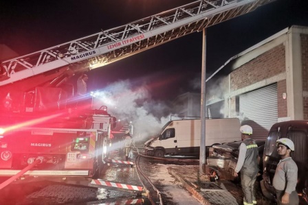 İzmir'de kimya imalathanesinde yangın: 1 ölü, 1 yaralı