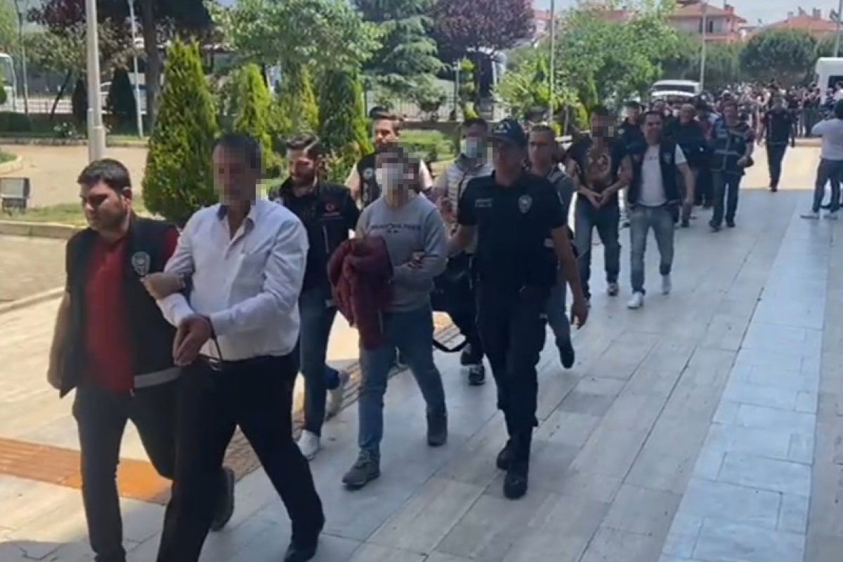 İzmir merkezli uyuşturucu operasyonunda 32 tutuklama