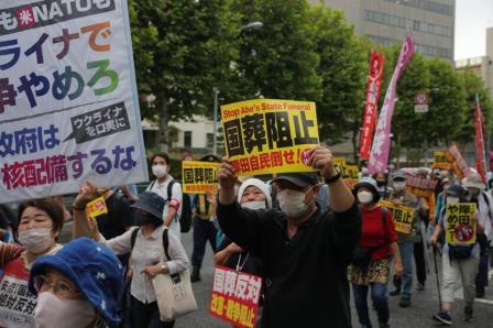 Japonya'da Abe için yapılacak resmi cenaze töreni protesto edildi