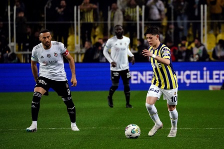 Kadıköy'de unutulmaz gece! Beşiktaş, 10 kişiyle Fenerbahçe'yi devirdi