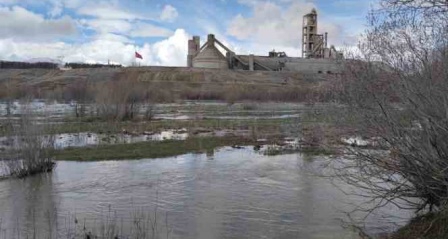 Karasu Nehri coştu