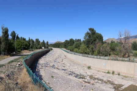 Kavurucu sıcaklar Oltu Çayı’nı kuruttu