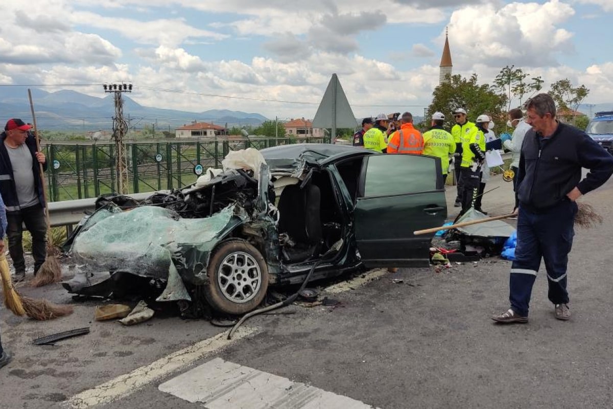 Kayseri'de trafik kazası: 3 ölü, 2 ağır yaralı