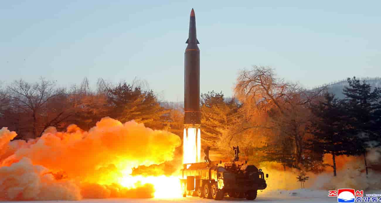 Kuzey Kore balistik füze fırlattı