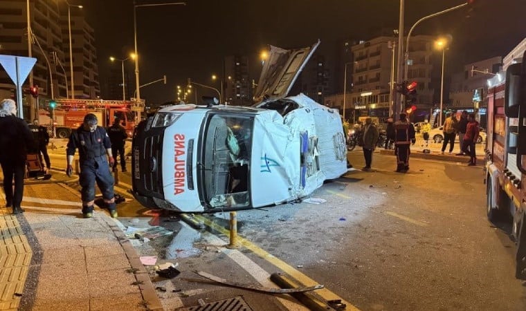 Mersin’de ambulans ile otomobil çarpıştı: 1’i ağır 7 yaralı