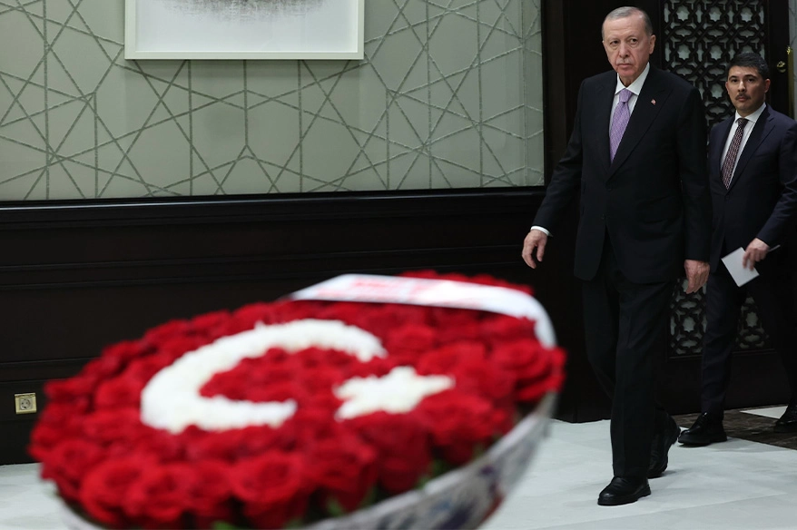 MHP Lideri Bahçeli’den Kabine’ye Türk bayraklı çiçek