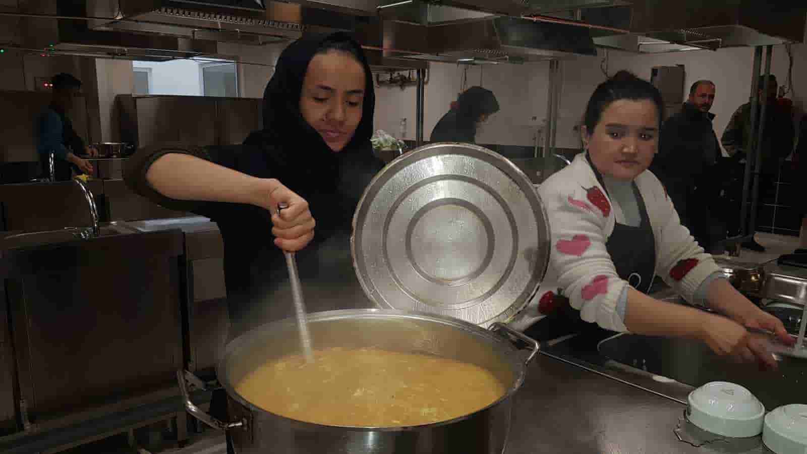 Mültecilere yurt dışında çalışma imkanı sağlayacak ’Aşçılık Kursu’ tamamlandı