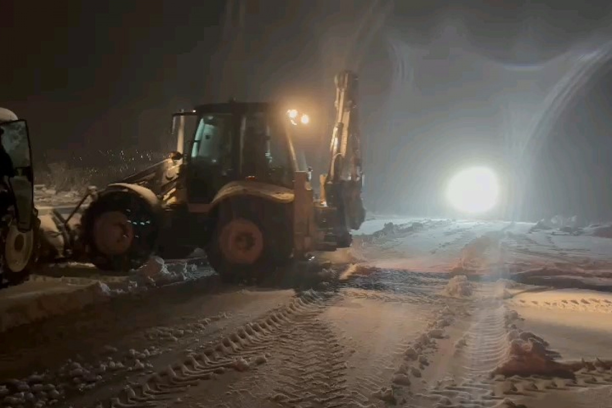 Nişan töreni dönüşü kar yağışına hazırlıksız yakalananlara belediye ekipleri ulaştı