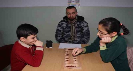 ‘Okullar Arası Zeka Oyunları Turnuvası'nda finale kalmak için kıyasıya yarıştırlar