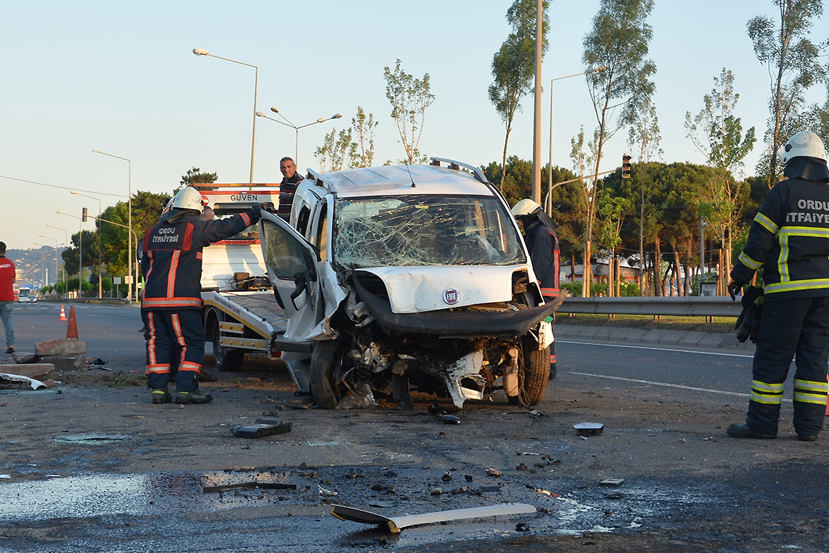 Ordu'da hafif ticari araç takla attı: 1 ölü, 1 yaralı