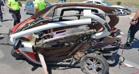 Otomobille çarpışan elektrikli mopetin sürücüsü hayatını kaybetti