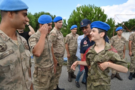 Özel çocuk Fehmi'nin askerlik hayali gerçek oldu