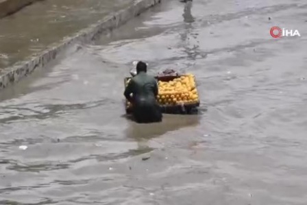 Pakistan'da sel felaketi: 8 ölü