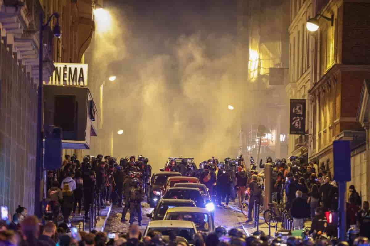 Paris'te belediye başkanının evine saldırı