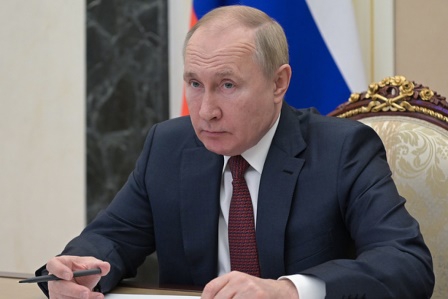 Putin, eş cinselliği 'yıkıcı değerler' kategorisine alan kararnameyi imzaladı