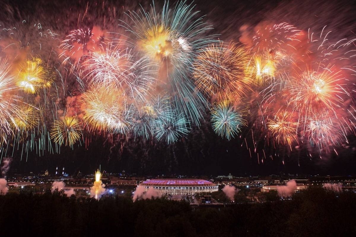 Rusya'daki Zafer Günü için havai fişekli kutlama
