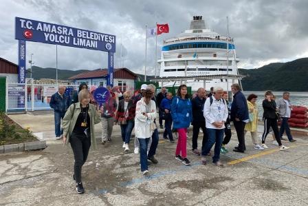 Rusya'dan demir alan kruvaziyer 796 yolcusuyla Amasra Limanına ulaştı