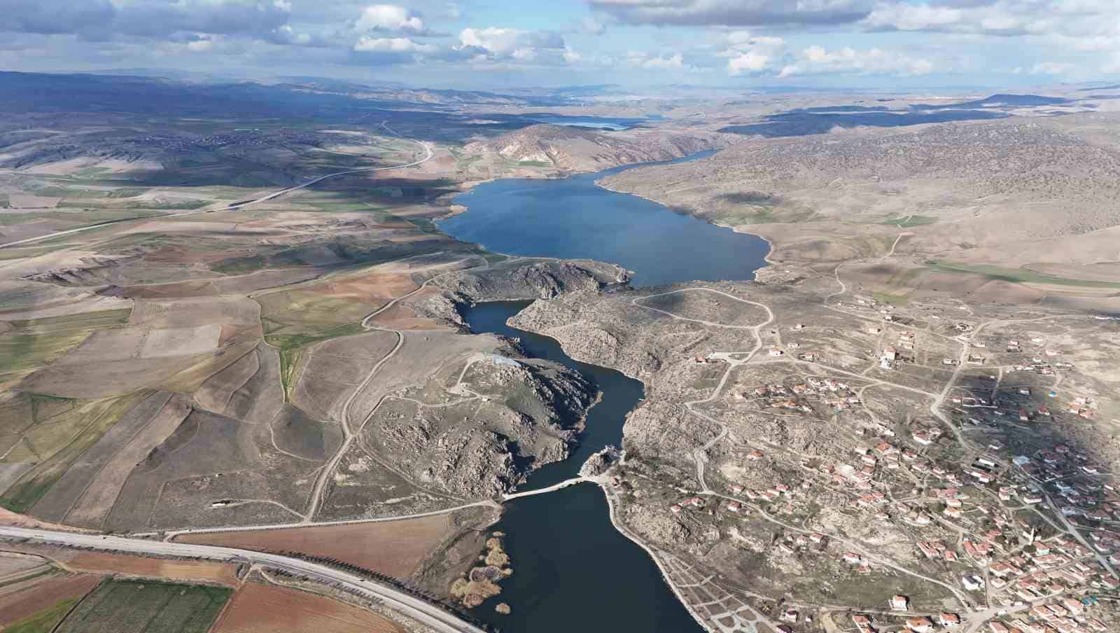 Tarih ve doğa ile iç içe olan Çeşnigir Köprüsü ve Kanyonu’na yoğun ilgi