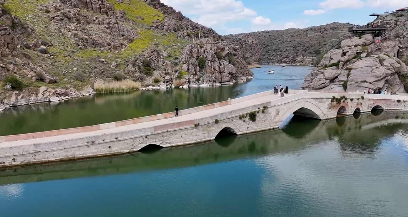 Tarihi mekanda bozlak türküleri yankılandı