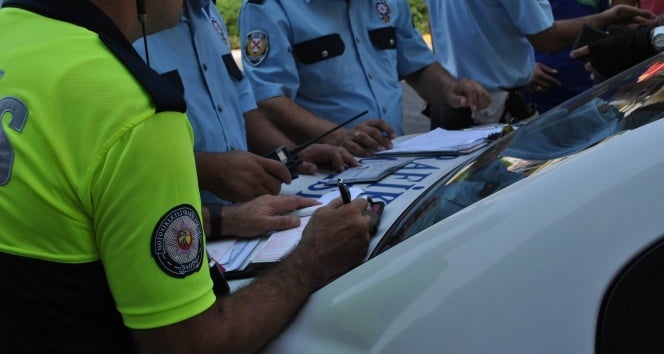 Trafik cezalarında indirimli ödeme süresi 1 aya çıkarıldı