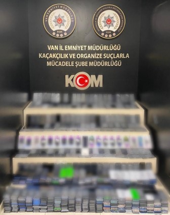  Van’da gümrük kaçağı malzeme, uyuşturucu hap ve sikke ele geçirildi