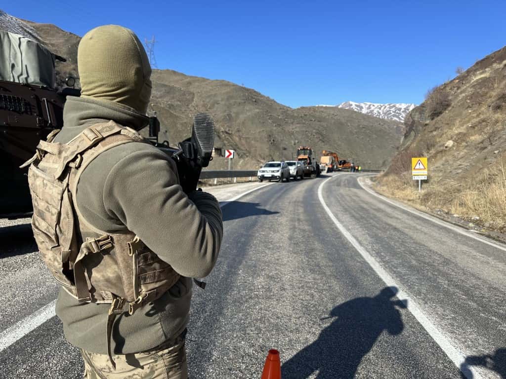 Yüksekova’nın Türkiye ile ulaşımı kesildi