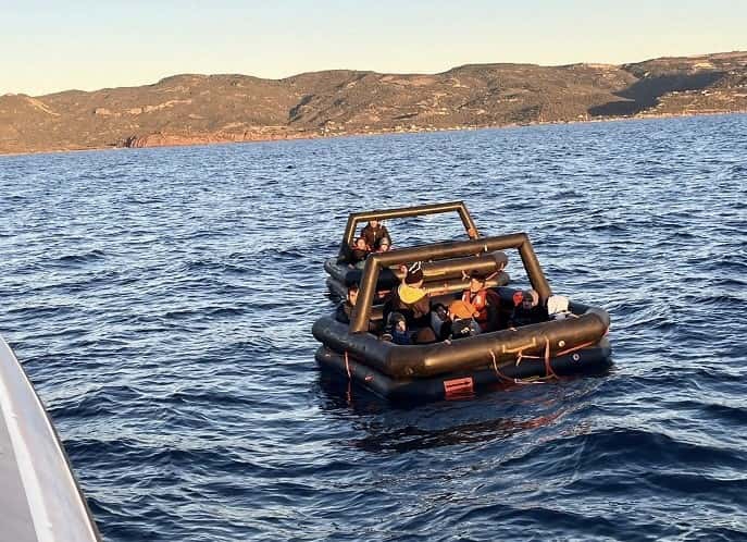 Yunan unsurlarınca ölüme terk edilen 23 kaçak göçmen kurtarıldı